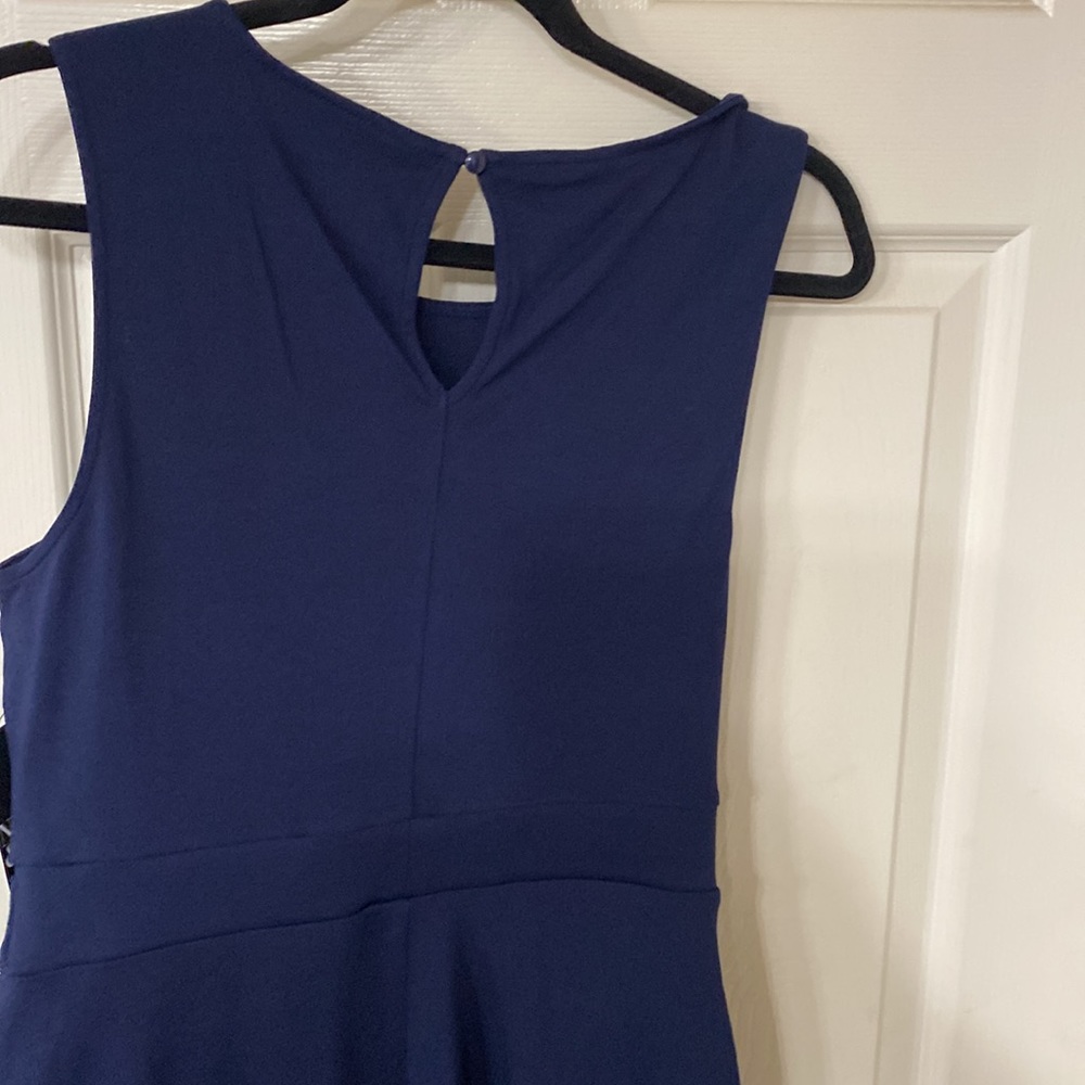 Dress - Picture 5 of 7